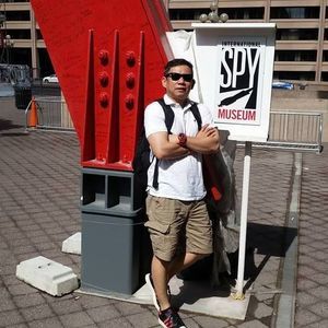 Meet your Posher, Dennis